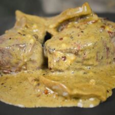 Easy Venison Medallions (with creamy sauce)